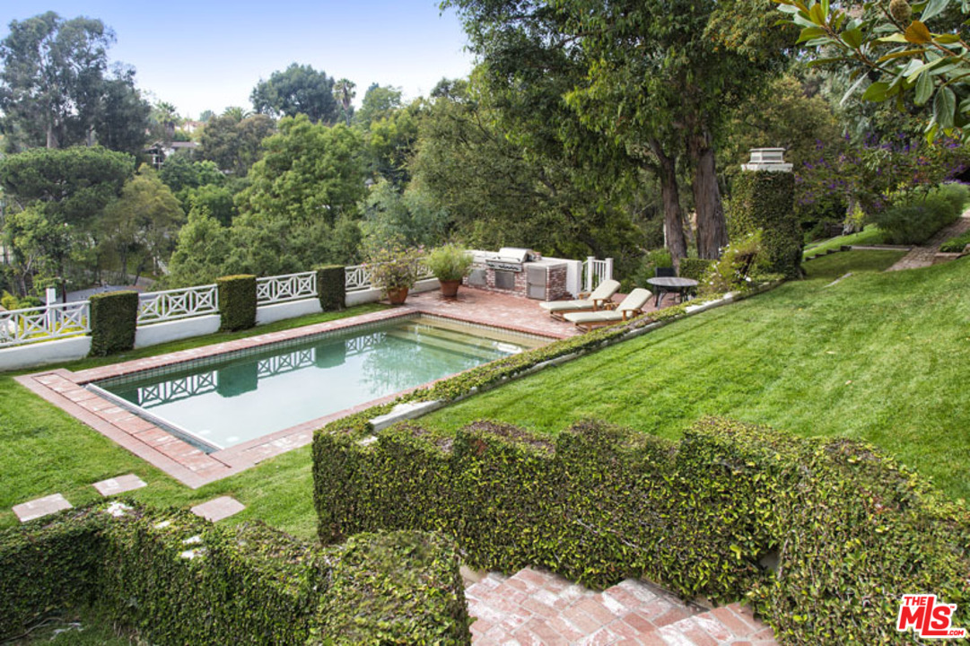 425 North Tigertail Road Los Angeles, CA 90049 - Photo 3 of 17