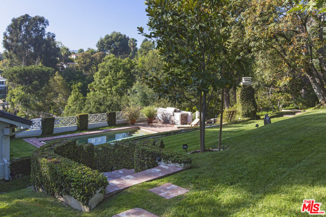 425 North Tigertail Road Los Angeles, CA 90049 - Photo 4 of 17