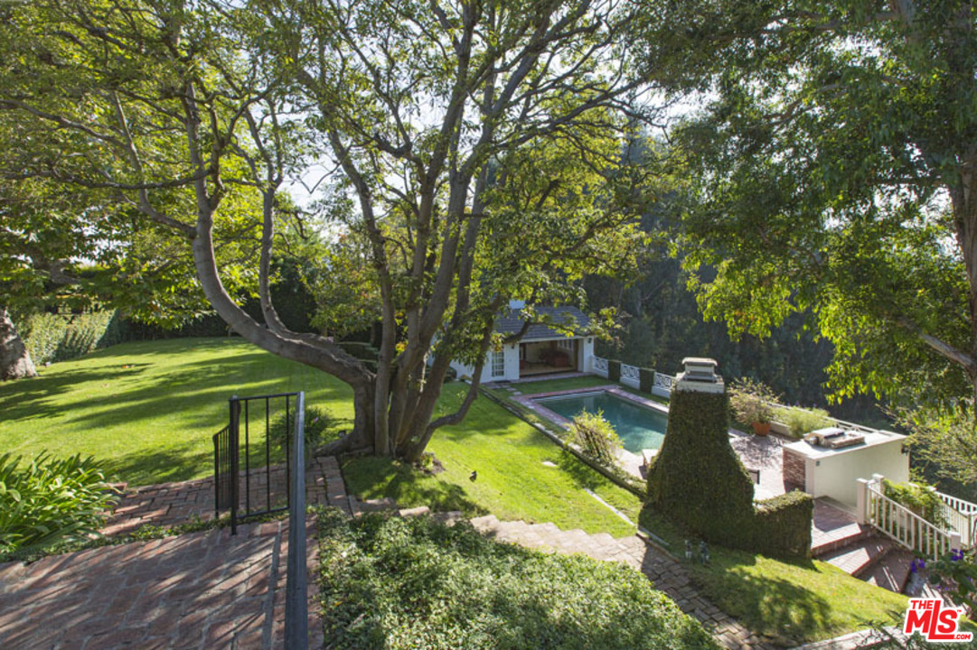 425 North Tigertail Road Los Angeles, CA 90049 - Photo 5 of 17