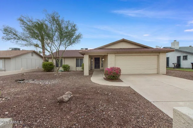 $2,050 | 7120 West Sunnyslope Lane, Peoria, AZ 85345