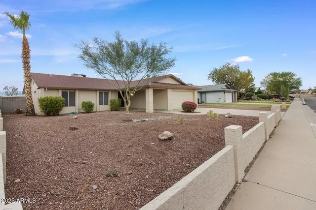 $2,050 | 7120 West Sunnyslope Lane, Peoria, AZ 85345