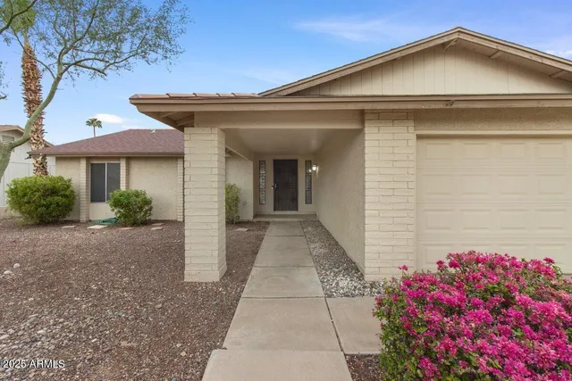 $2,050 | 7120 West Sunnyslope Lane, Peoria, AZ 85345