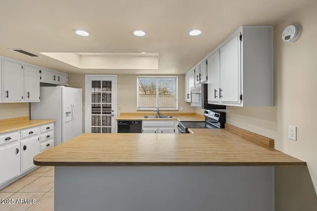 $2,050 | 7120 West Sunnyslope Lane, Peoria, AZ 85345