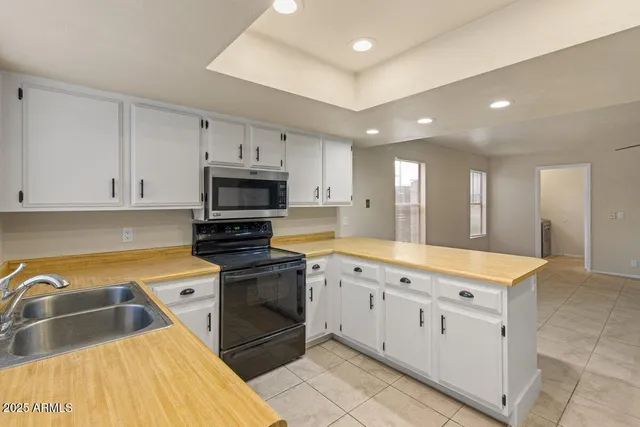 $2,050 | 7120 West Sunnyslope Lane, Peoria, AZ 85345