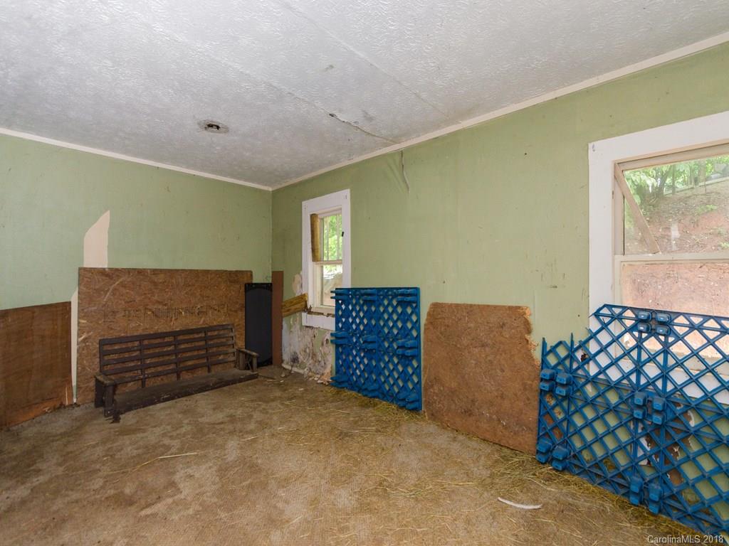 565 School Road East Asheville, NC 28803 - Photo 4 of 22