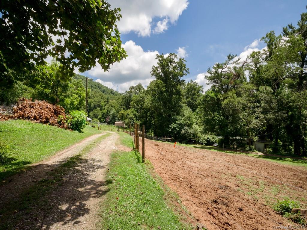 565 School Road East Asheville, NC 28803 - Photo 8 of 22