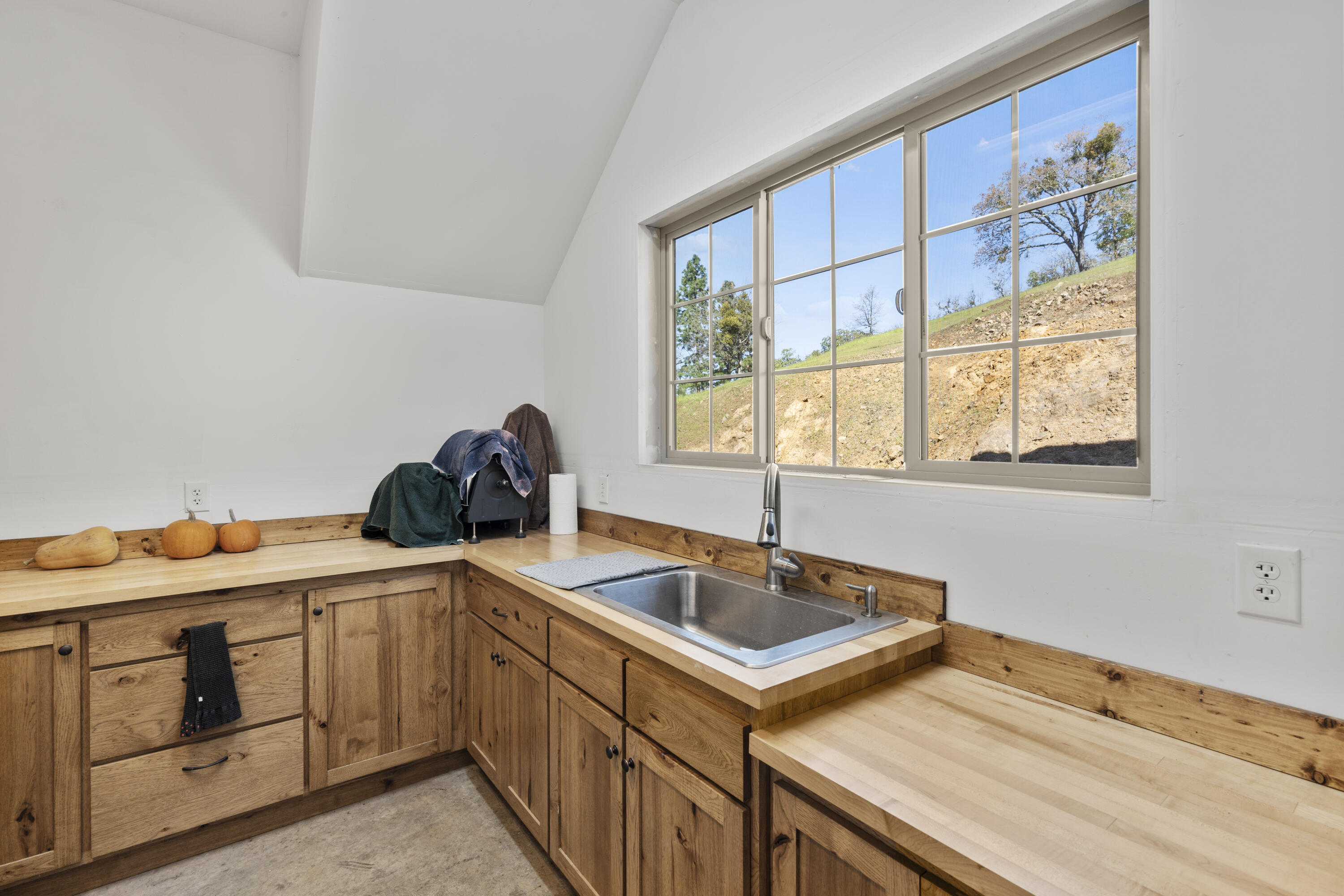 5039 East Antelope Road Eagle Point, OR 97524 - Photo 24 of 59 Canning Kitchen