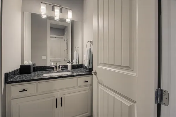 $529,500 | 6194 Lime Stone Road, Parkville, MO 64152