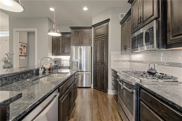 $525,000 | 6194 Lime Stone Road, Parkville, MO 64152