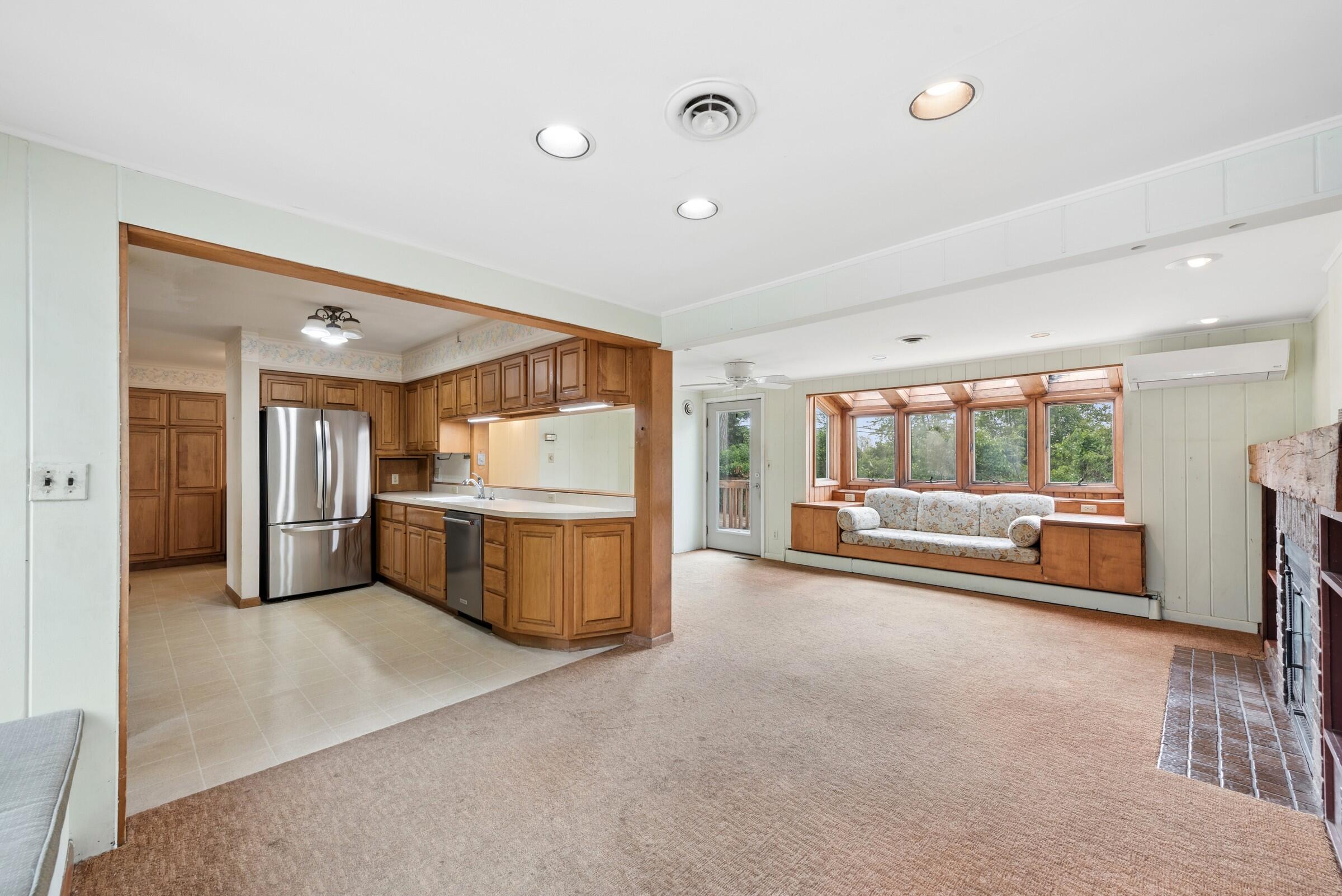 415 Ridgeway Street St. Joseph, MI 49085 - Photo 5 of 36 05-Family Room to Kitchen
