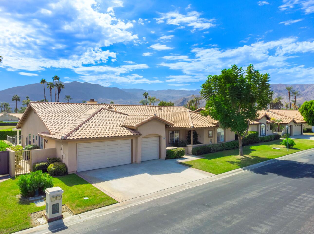 28 Park Mirage Lane Rancho Mirage, CA 92270 - Photo 5 of 60 E497285F-FEED-46A3-8D63-66D1C5440368