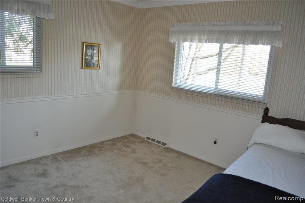 18501 Wayne Road Livonia, MI 48152 - Photo 12 of 12 DSC_0704.JPG