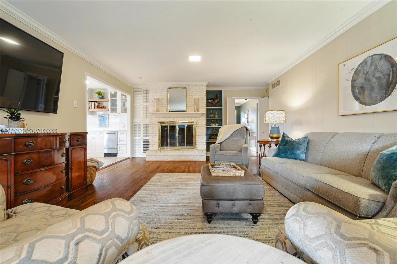5419 Walnut Grove Road Memphis, TN 38120 - Photo 8 of 29 a living room with furniture and a flat screen tv