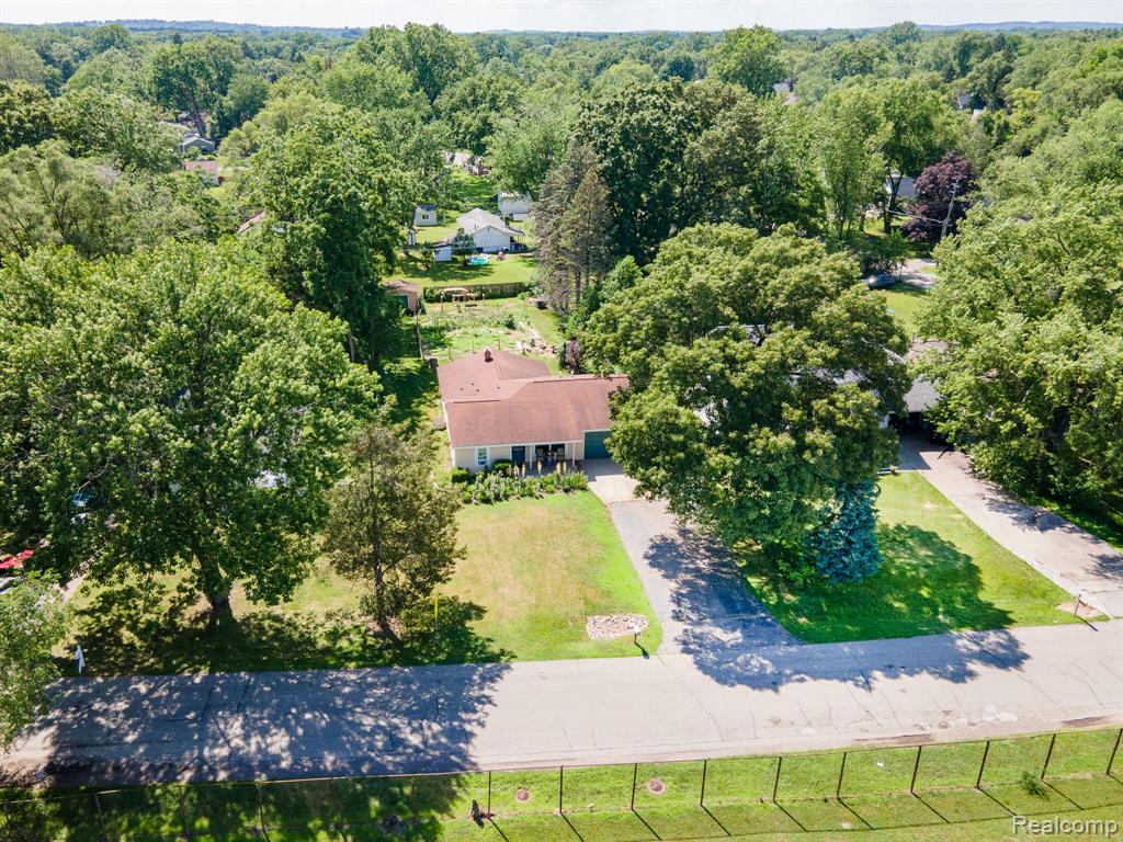 184 Crescent Road Waterford, MI 48327 - Photo 42 of 48 Gallery Image 42