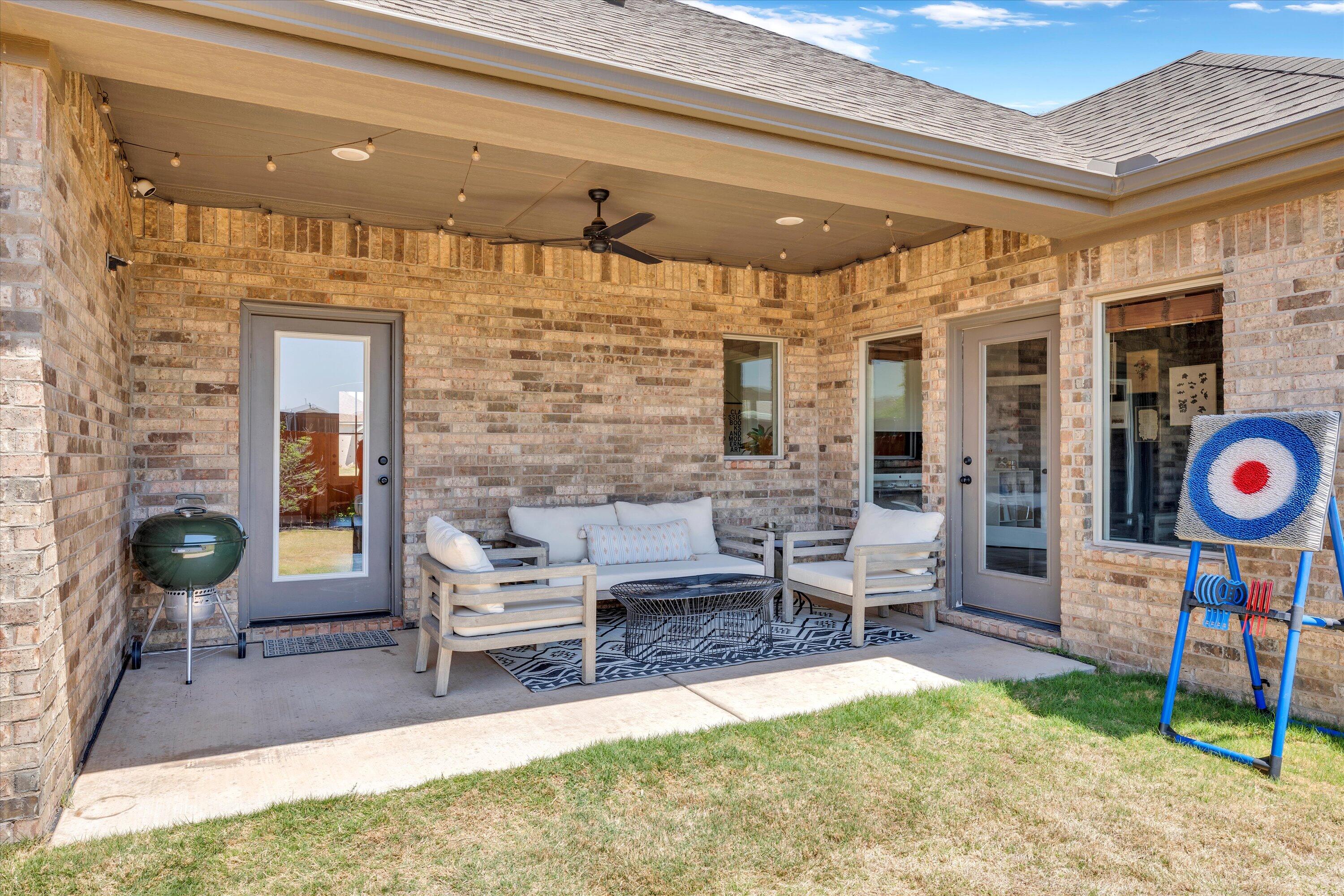 6803 52nd Street Lubbock, TX 79407 - Photo 25 of 34 a living room with furniture and garden view