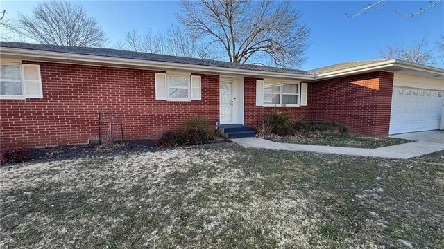 $185,000 | 410 Wilshire Boulevard, Coffeyville, KS 67337