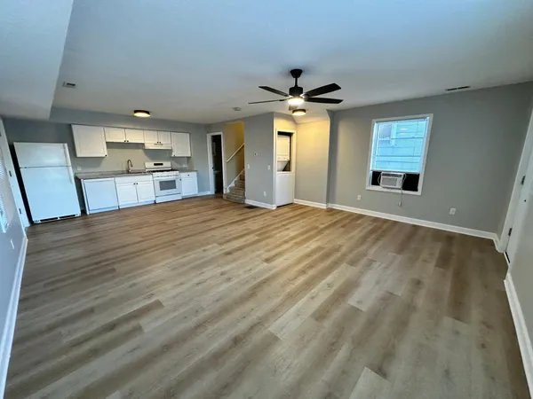 $3,650 | 629 Southeast Oak Street, Minneapolis, MN 55414