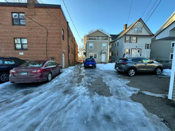 $3,650 | 629 Southeast Oak Street, Minneapolis, MN 55414