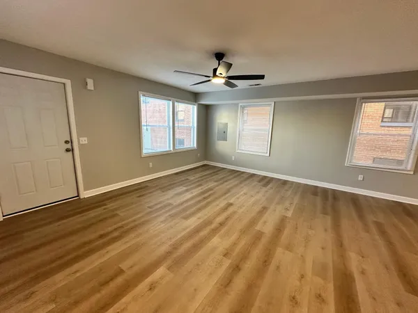 $3,650 | 629 Southeast Oak Street, Minneapolis, MN 55414