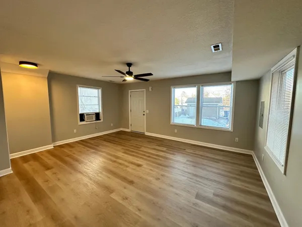 $3,650 | 629 Southeast Oak Street, Minneapolis, MN 55414