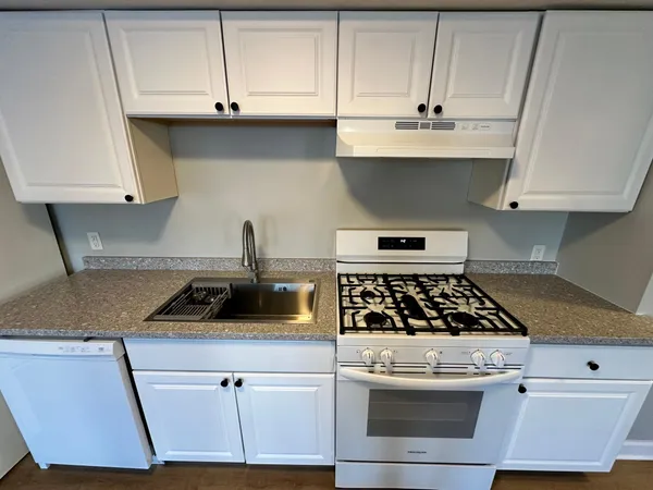 $3,650 | 629 Southeast Oak Street, Minneapolis, MN 55414