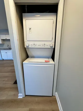 $3,650 | 629 Southeast Oak Street, Minneapolis, MN 55414