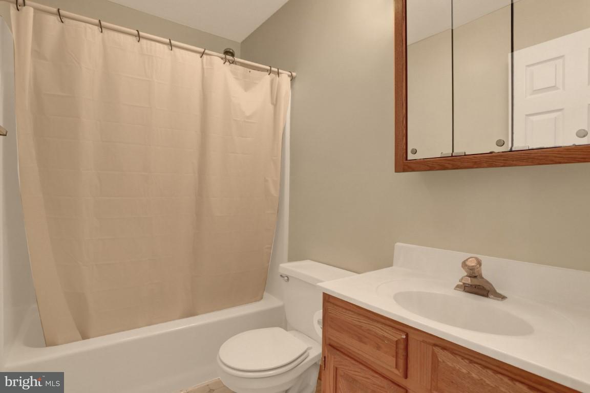 864 Aubel Road Delta, PA 17314 - Photo 18 of 35 Main bathroom