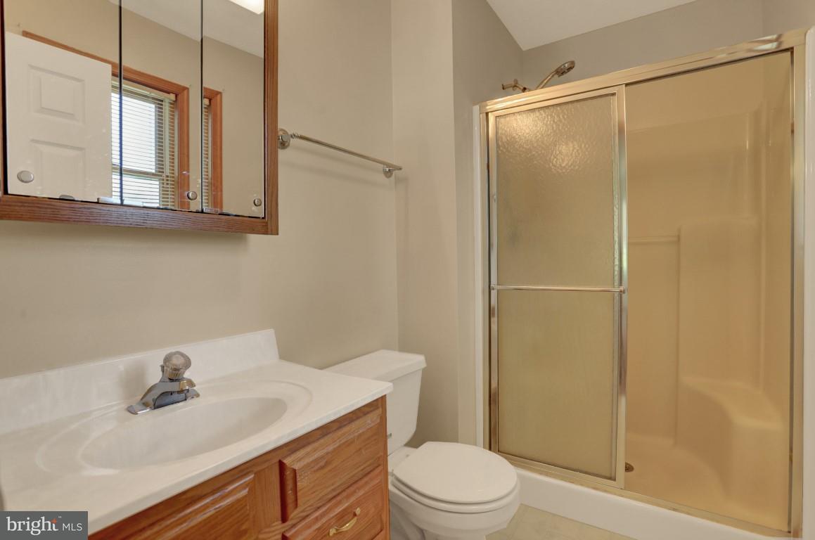 864 Aubel Road Delta, PA 17314 - Photo 23 of 35 Convenient Master bath
