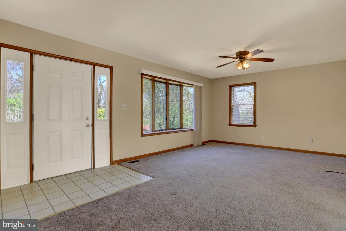 864 Aubel Road Delta, PA 17314 - Photo 7 of 35 Entry way into livingroom