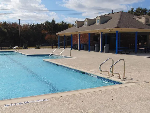 $425,000 | 212 Crystal Lake Drive, DeSoto, TX 75115