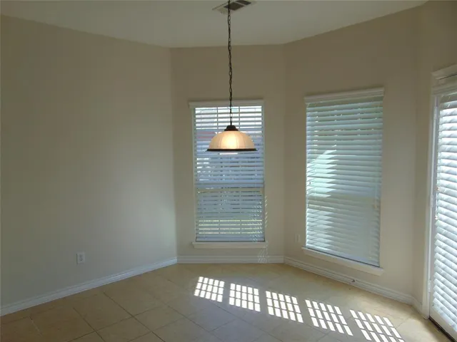 $425,000 | 212 Crystal Lake Drive, DeSoto, TX 75115