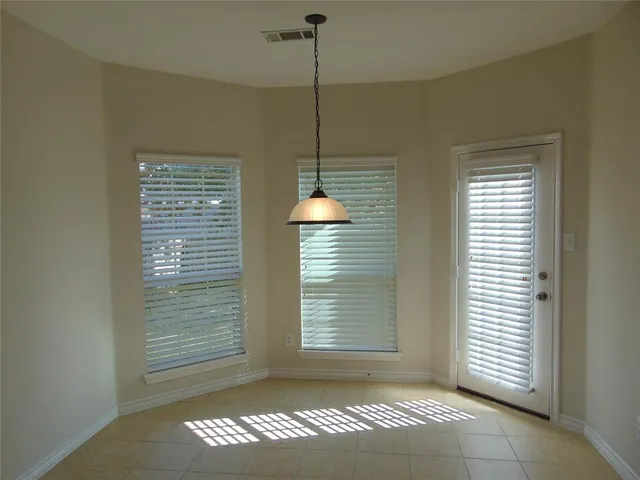 $425,000 | 212 Crystal Lake Drive, DeSoto, TX 75115