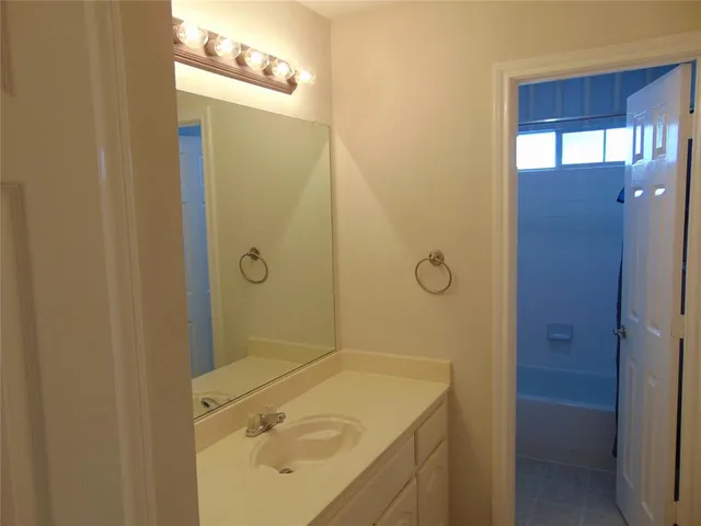 $425,000 | 212 Crystal Lake Drive, DeSoto, TX 75115