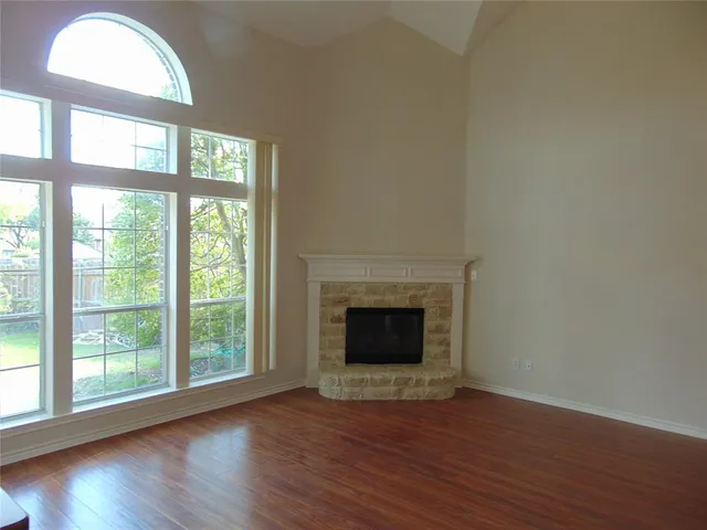 $425,000 | 212 Crystal Lake Drive, DeSoto, TX 75115