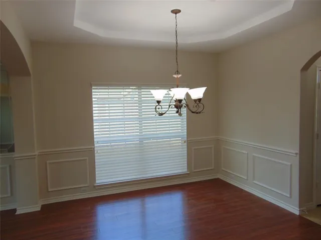 $425,000 | 212 Crystal Lake Drive, DeSoto, TX 75115