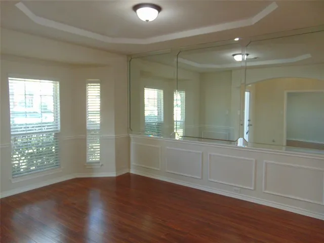 $425,000 | 212 Crystal Lake Drive, DeSoto, TX 75115