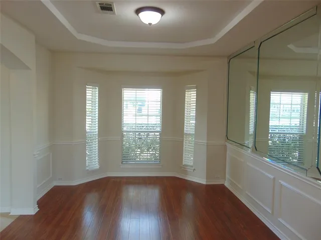 $425,000 | 212 Crystal Lake Drive, DeSoto, TX 75115