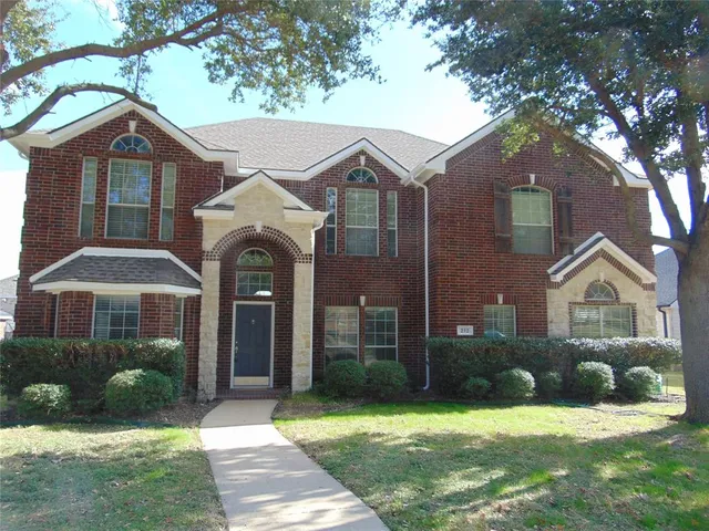 $425,000 | 212 Crystal Lake Drive, DeSoto, TX 75115