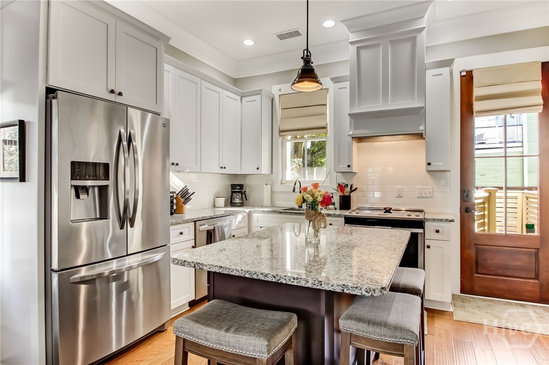 712 Tattnall Street Savannah, GA 31401 - Photo 9 of 39