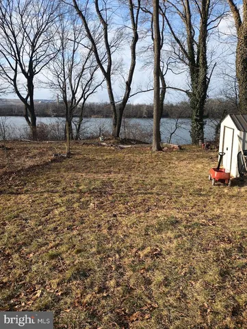 $315,000 | 219 Front Street, Fieldsboro, NJ 08505