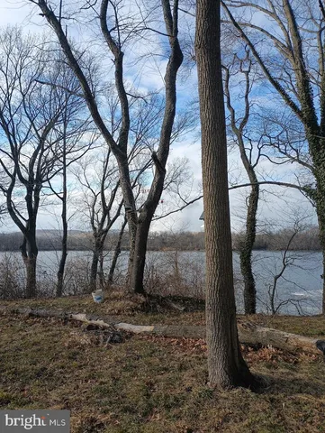 $315,000 | 219 Front Street, Fieldsboro, NJ 08505