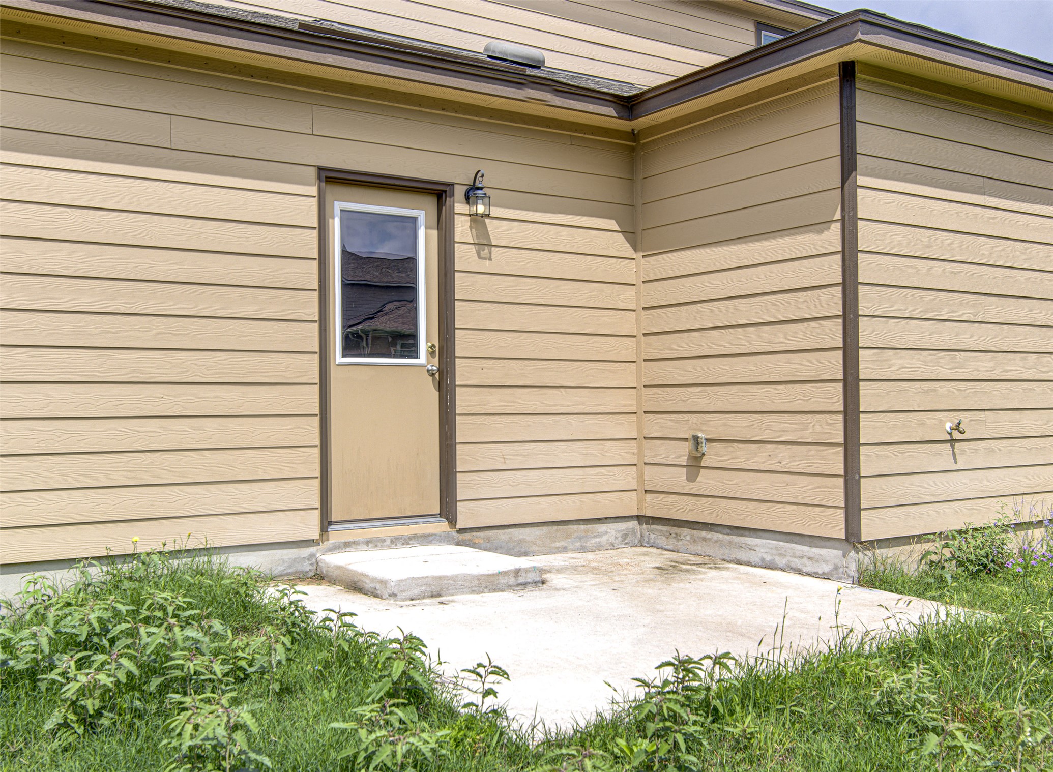 1916 Dragonfly Loop Bastrop, TX 78602 - Photo 32 of 33 a backyard of a house