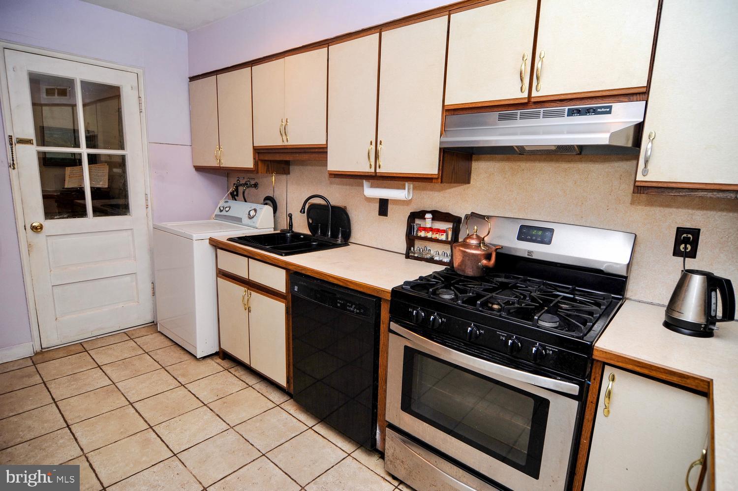 2360 Byberry Road Hatboro, PA 19040 - Photo 6 of 26 Kitchen