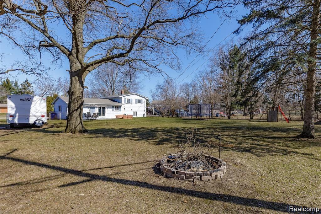 5433 Farm Road Waterford, MI 48327 - Photo 3 of 30 2022.03