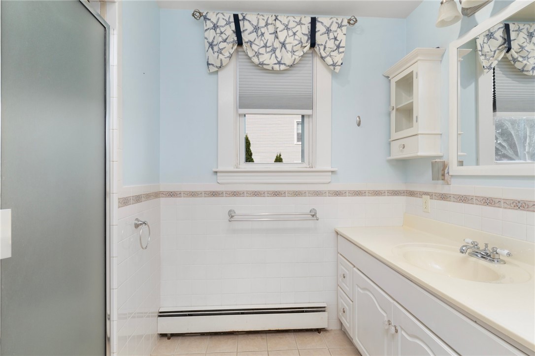 114 Ridgewood Road Middletown, RI 02842 - Photo 17 of 38