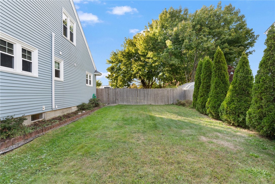 114 Ridgewood Road Middletown, RI 02842 - Photo 29 of 38