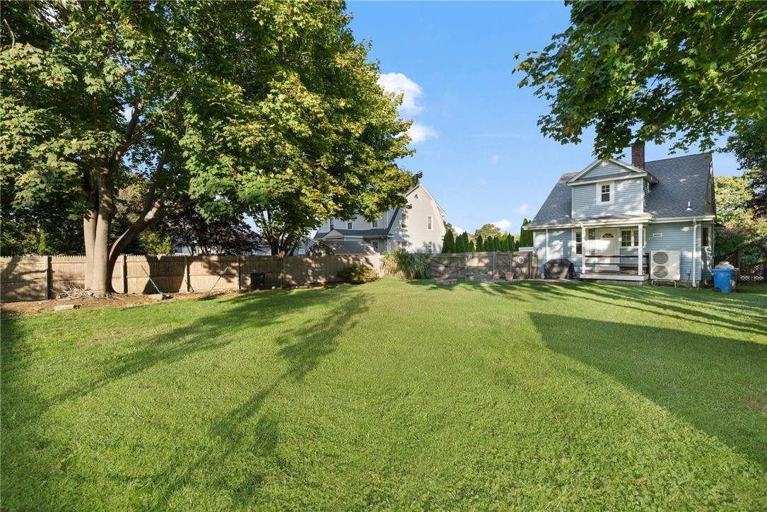 114 Ridgewood Road Middletown, RI 02842 - Photo 32 of 38