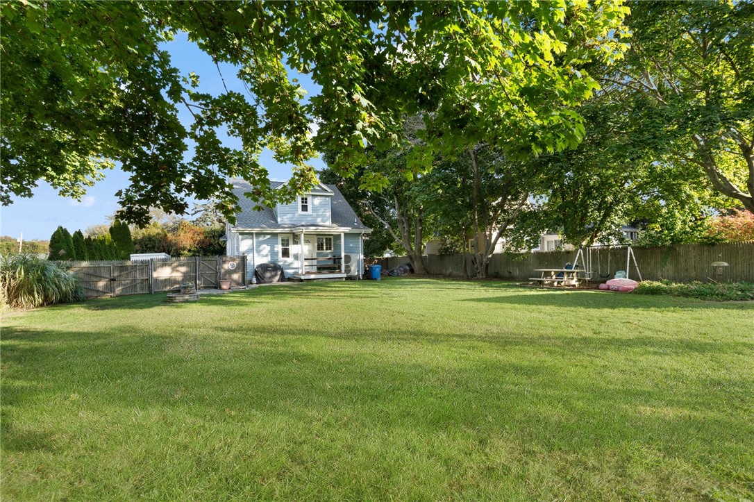 114 Ridgewood Road Middletown, RI 02842 - Photo 33 of 38