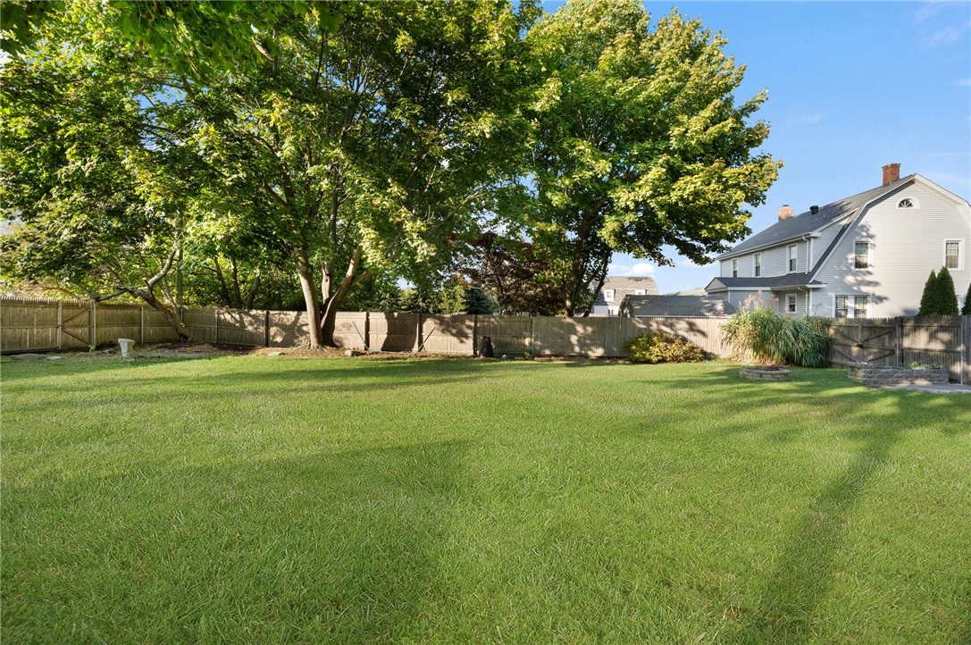 114 Ridgewood Road Middletown, RI 02842 - Photo 34 of 38