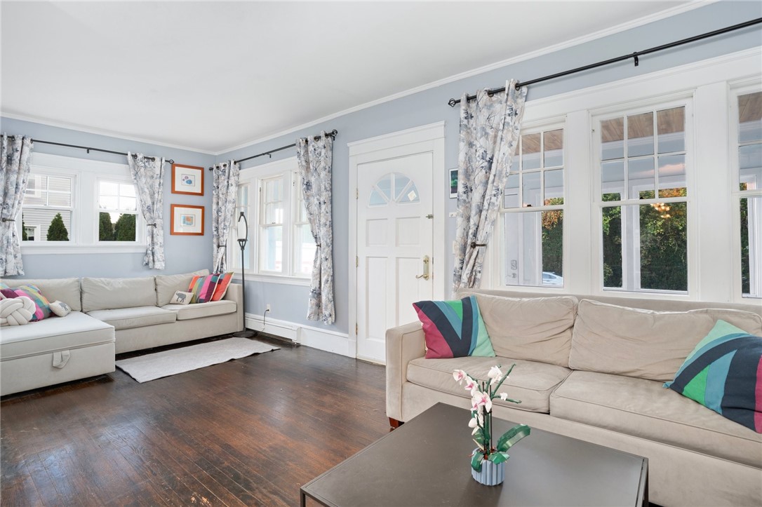 114 Ridgewood Road Middletown, RI 02842 - Photo 5 of 38